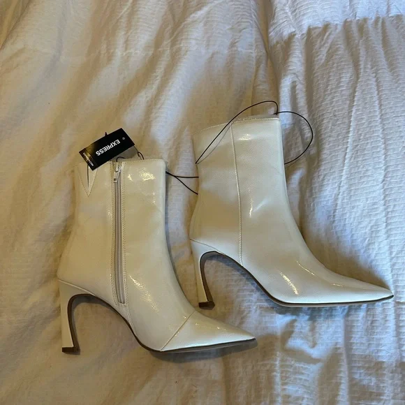 Express Shiny White/Cream Heeled Boots - Picture 5 of 5